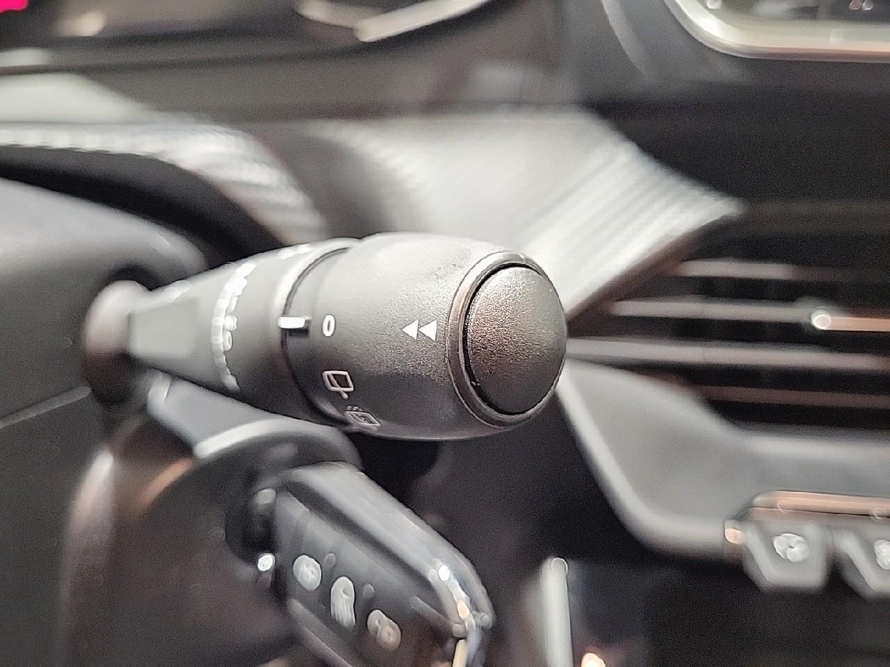 Peugeot 208 puretech 75 s&s bvm5 like — photo 19