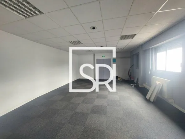 Local professionnel 218 m²