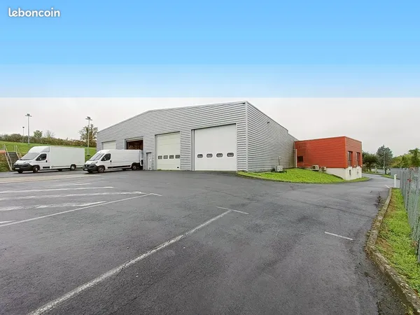 Ensemble commercial et professionnel d'environ 1 000 m² avec vaste parc extérieur - montrem (24)