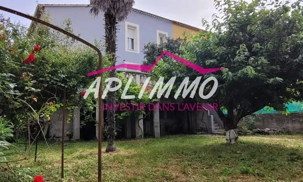 Grande maison en pierre impeccable
