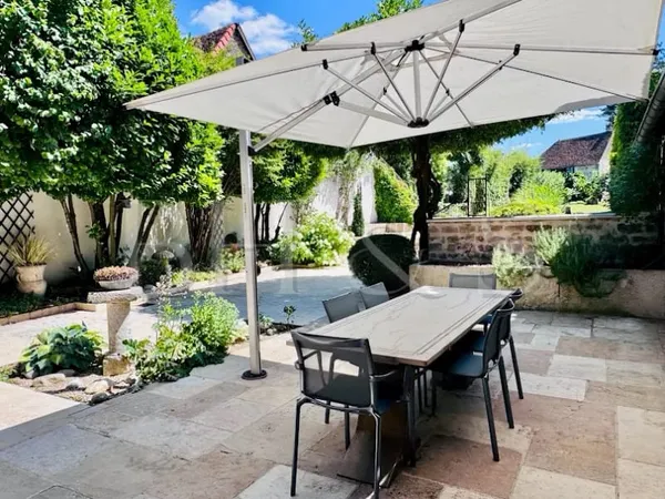 Maison 8 pièces 390 m²