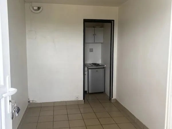Studio 1 pièce 12 m²