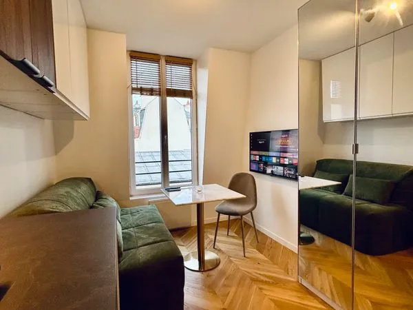 Studio lumineux 11,14 m² - 135 000 - dernier étage - Paris 18e