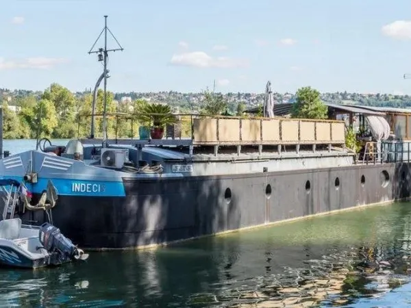 Péniche 5 pièces 200 m²