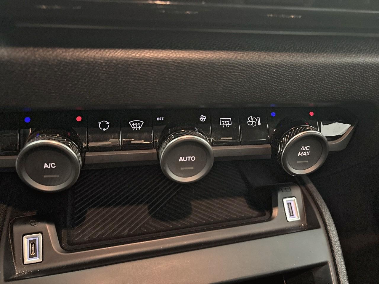 Citroën C4 hybride 136 e-dcs6 plus — photo 23