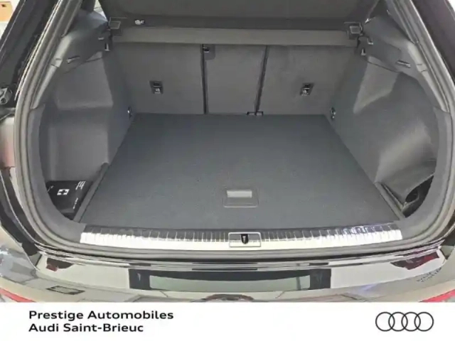 Audi Q3 35 tfsi 150ch s line s tronic 7 — photo 9