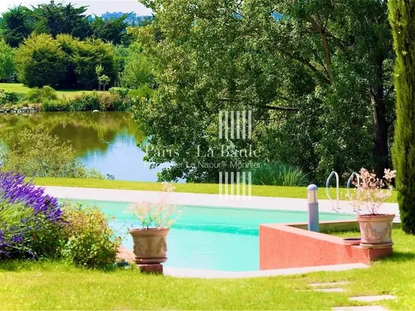 Maison 12 pièces 494 m²