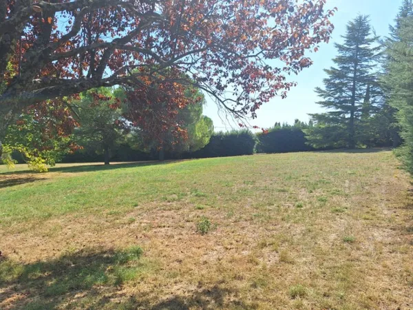 Terrain 895 m²