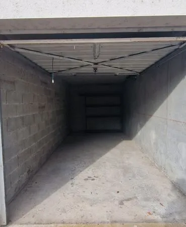 Grand Garage / Box fermé sécurisé de 21 m² - Idéal Stationnement ou Stockage