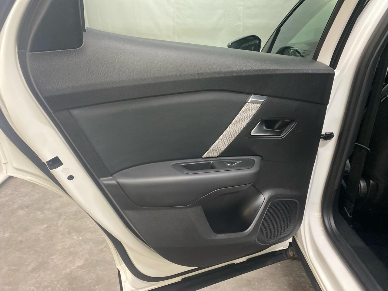 Citroën C4 puretech 130 s&s eat8 shine pack — photo 27