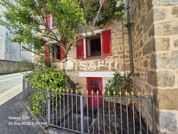 Maison en pierres 2 à 3 chambres.... petite cour