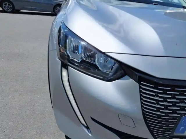 Peugeot 208 electrique 50 kwh 136ch — photo 16
