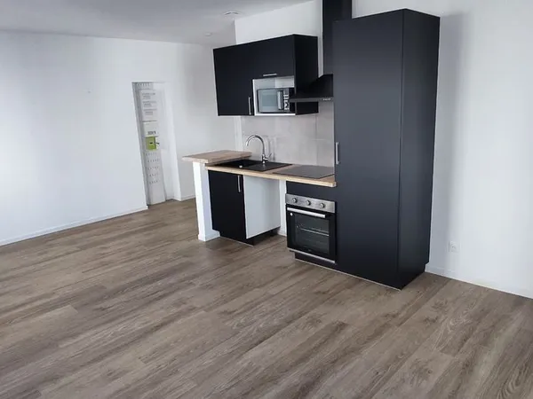 T2 lumineux 45 m² hyper centre (rue Brossard)