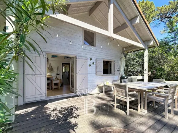 VILLA BOIS AVEC PERMIS ACCORDÉ POUR CONSTRUCTION D'UNE VILLA AU