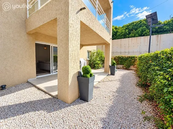 PROCHE DE CERVIONE - CHARMANT T2 MEUBLÉ AVEC JARDIN PRIVATIF ET TERRASSE