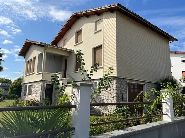 Centre ville nerac bien place