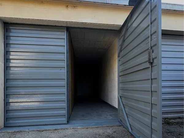 Box garage