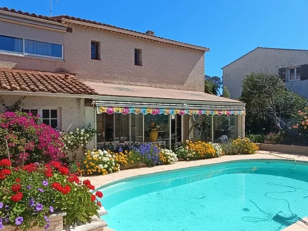 Villa indépendante F6 Piscine à 10 min à pied du port de San