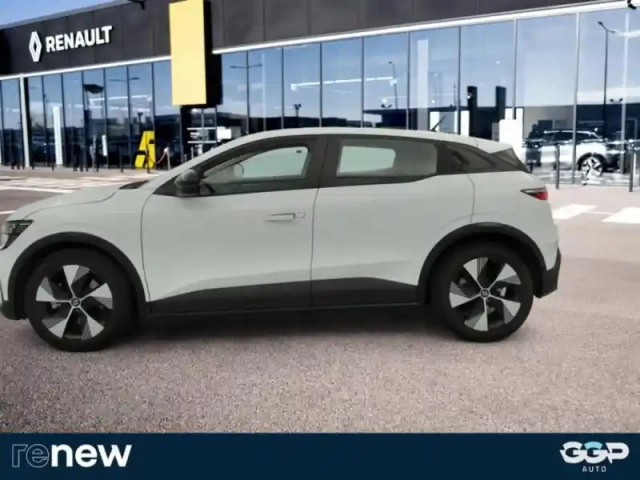 Renault Megane e-tech electric ev40 130ch equilibre standard charge — photo 11