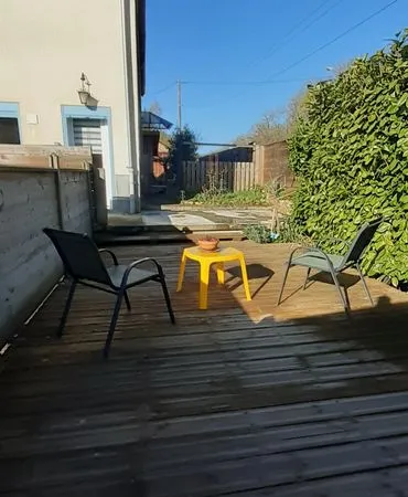 STUDIO sur 2 niveaux avec TERRASSE proche LURE