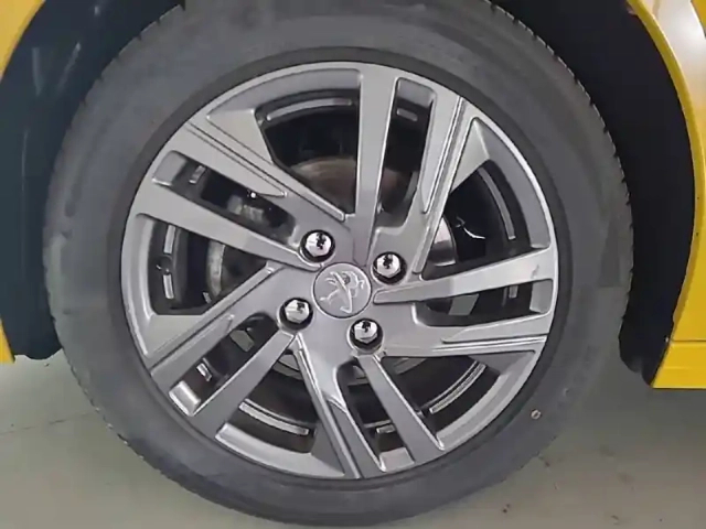 Peugeot 208 puretech 75 s&amp;s bvm5 — photo 62