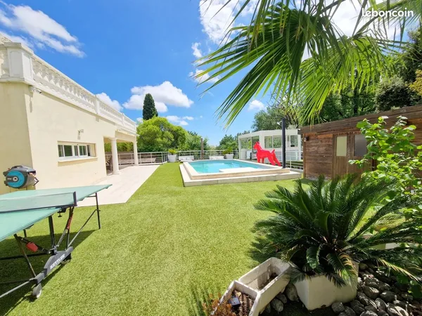 Maison 7 pièces 240 m²