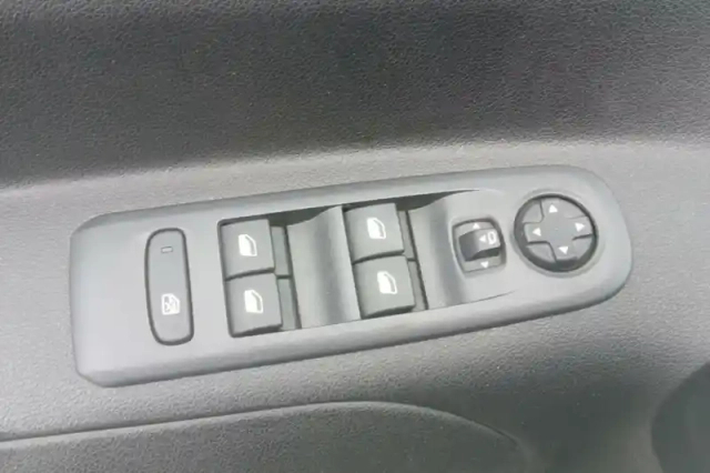 Opel Combo life l1h1 1.5 diesel 100 ch start/stop — photo 34