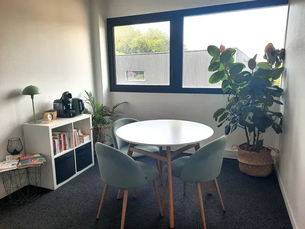 Loue bureau meublé à sous-louer