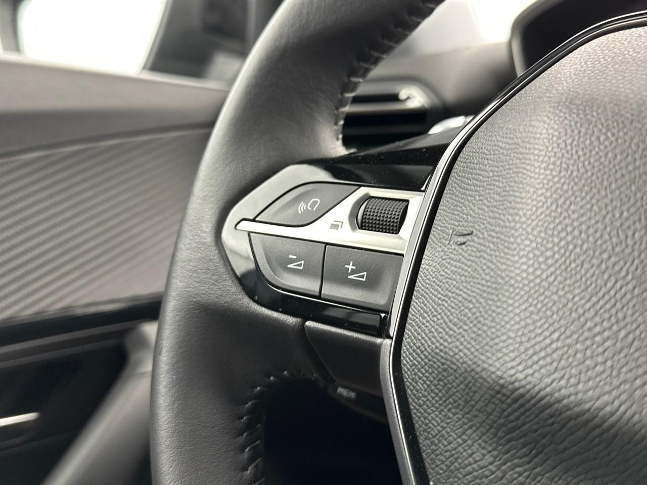 Peugeot 2008 puretech 130 s&s eat8 style — photo 17