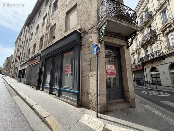 Local d'activité 68 m²