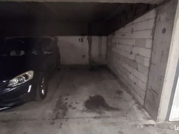 Parking sécurisé à louer - Asnières-sur-Seine - Métro ligne 13 - 100