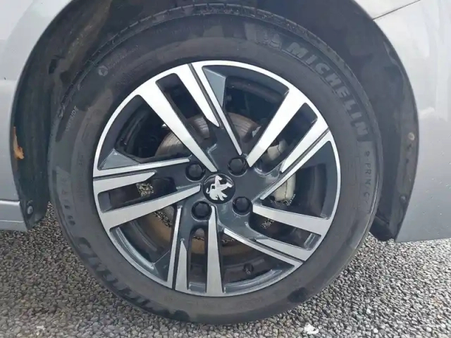 Peugeot 208 puretech 75 s&amp;s bvm5 — photo 13