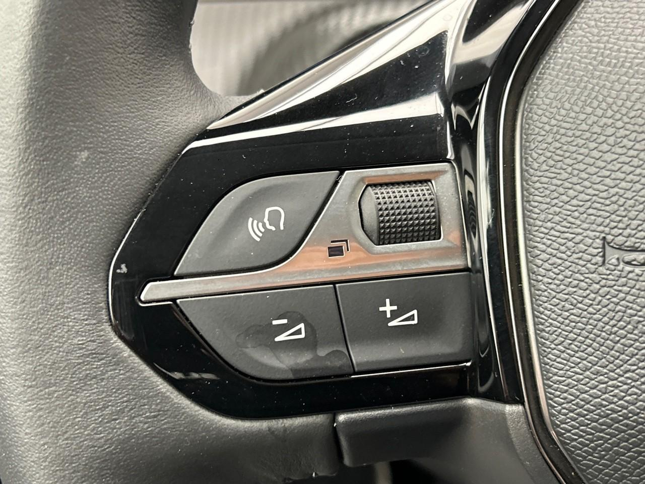Peugeot 208 puretech 100 s&s bvm6 style — photo 24
