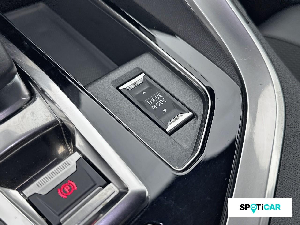 Peugeot 3008 plug-in hybrid4 300ch gt e-eat8 — photo 17