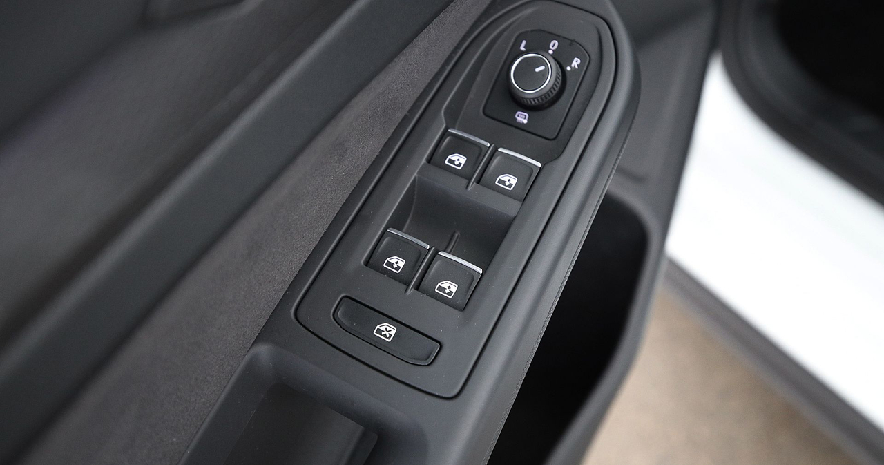 Volkswagen Golf 8 — photo 29