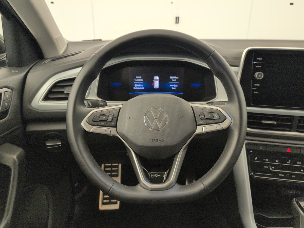 Volkswagen T-Roc — photo 14