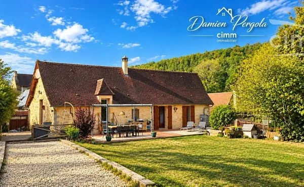 Maison en pierre de 101 m² avec 1,4 hectare de terrain, à 5 minutes de Montignac-Lascaux