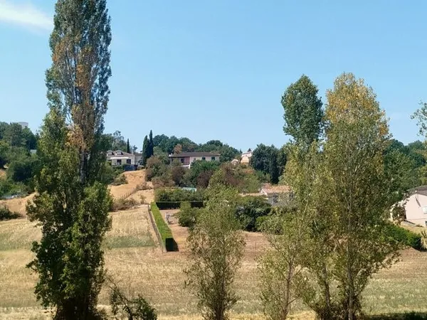Terrain constructible de 8200 M2 - la Rouquette 81990