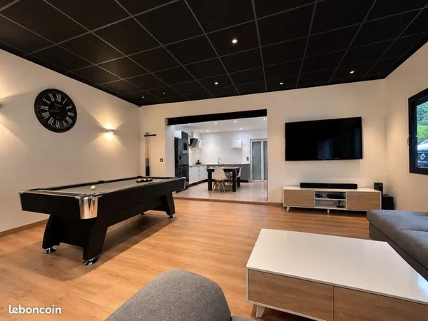 LOCAL PROFESSIONNEL 180 m² AVEC DÉPÔT, BUREAUX ET ESPACE AMÉNAGÉ