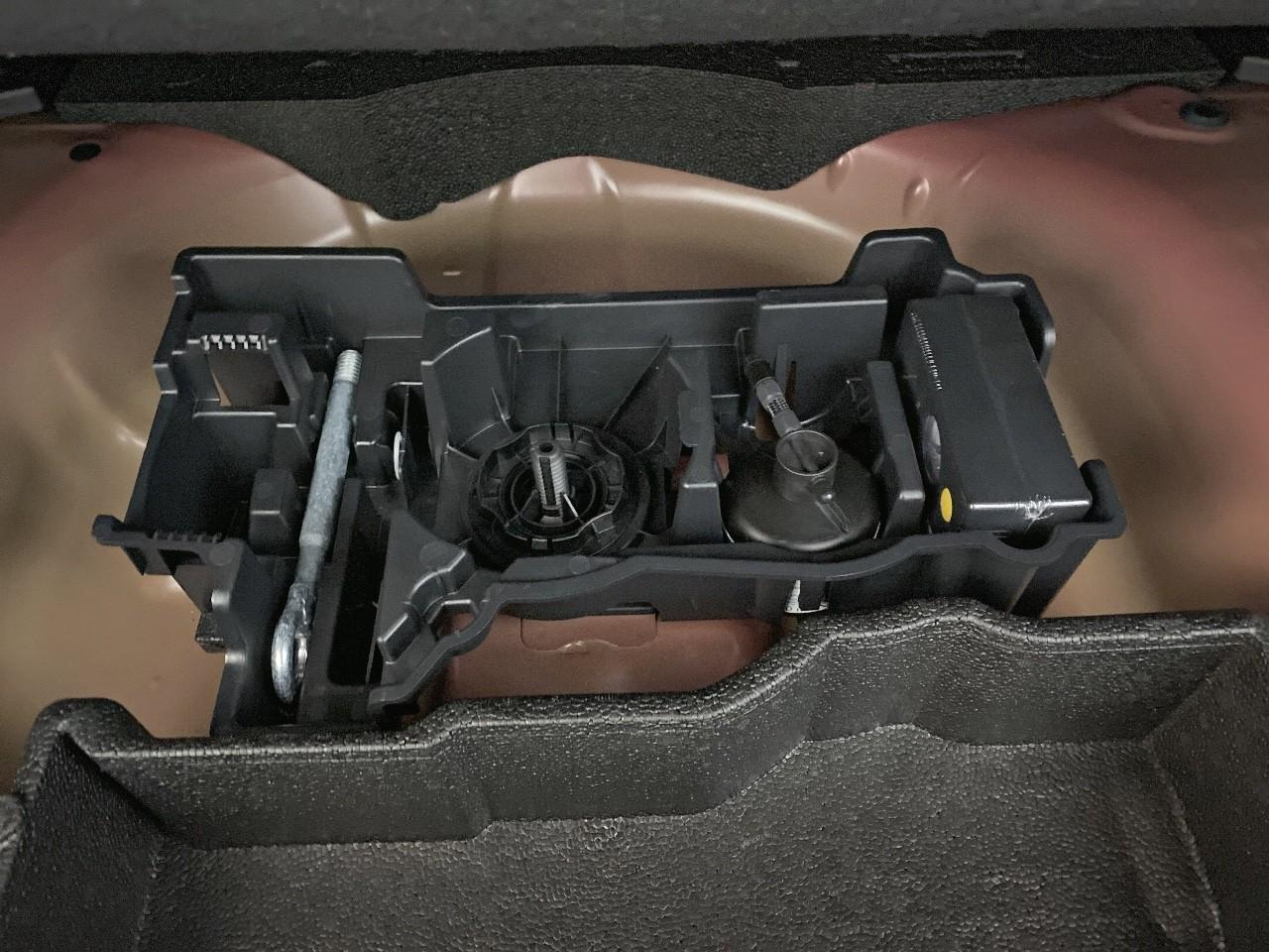 Peugeot 2008 hybrid 145 ch e-dcs6 allure — photo 12