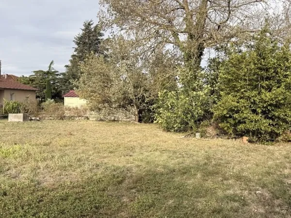 Terrain 967 m²