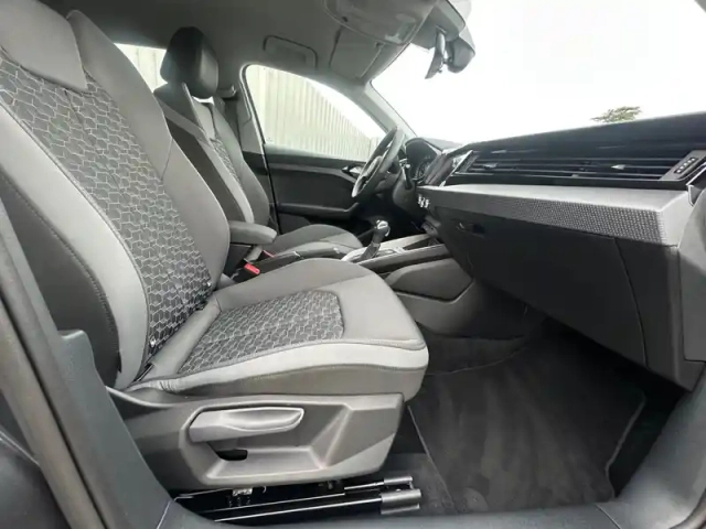 Audi A1 sportback 30 tfsi 116 ch s tronic 7 — photo 28