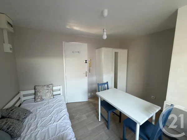 Studio 1 pièce 13 m²