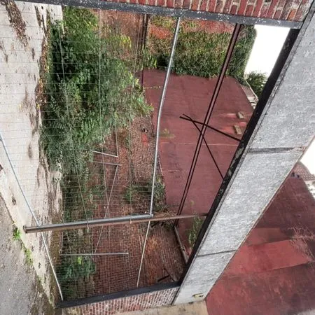 Terrain ancien garage