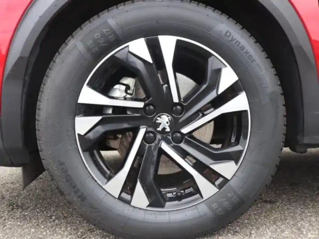 Peugeot 2008 e- 136ch gt line — photo 11