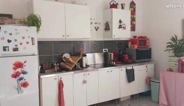 Grand T3 110 m2, calme, vue dégagé, bon état, deux chambres, très agréable