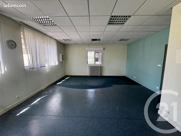 Local commercial 140 m²
