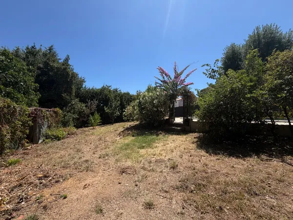 Terrain 573 m²
