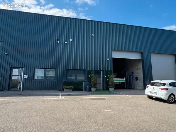 Local d'activité 270 m²