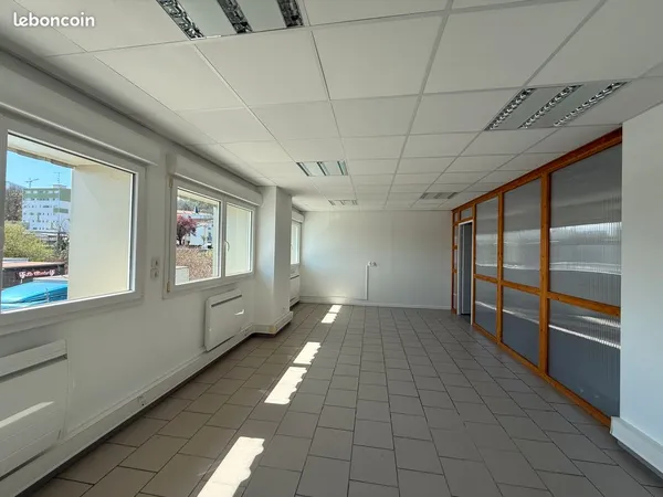 Local professionnel 95 m² rénové - Maxéville